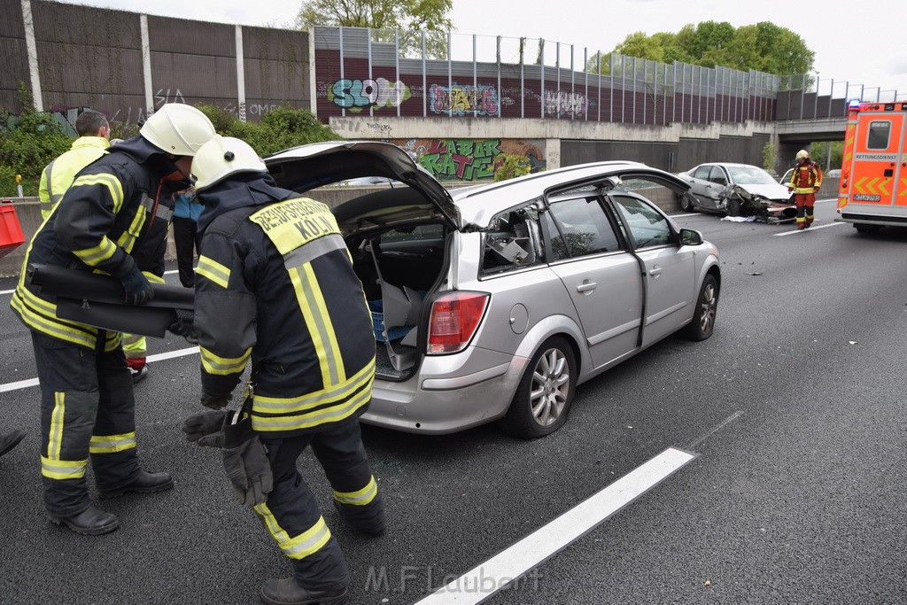 VU Auffahrunfall A 3 Rich Oberhausen kurz vor AS Koeln Dellbrueck P110.JPG - Miklos Laubert